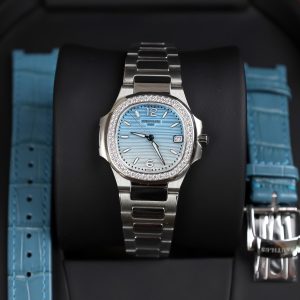 Patek Philippe Nautilus 7010G Best Replica Watch GR Factory 32mm (2)