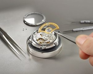 The Function That Halts the Second Hand in Mechanical Watches