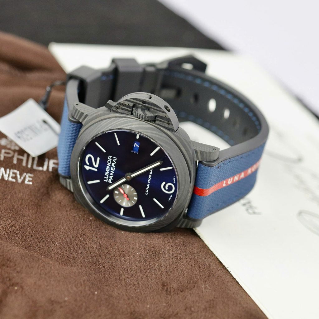 Panerai Luminor Marina Carbotech™ Luna Rossa PAM01529 Best Replica Watch 44mm (2)