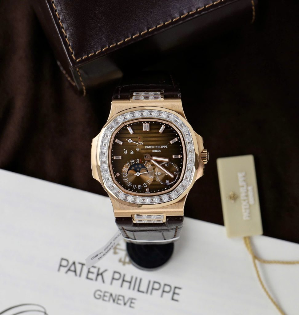 Patek Philippe Nautilus 5724 Best Replica Watch Custom Gold Wrapped Moissanite Diamonds PPF Factory 40mm (2)