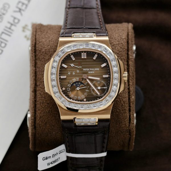 Patek Philippe Nautilus 5724 Best Replica Watch Custom Gold Wrapped Moissanite Diamonds PPF Factory 40mm (2)