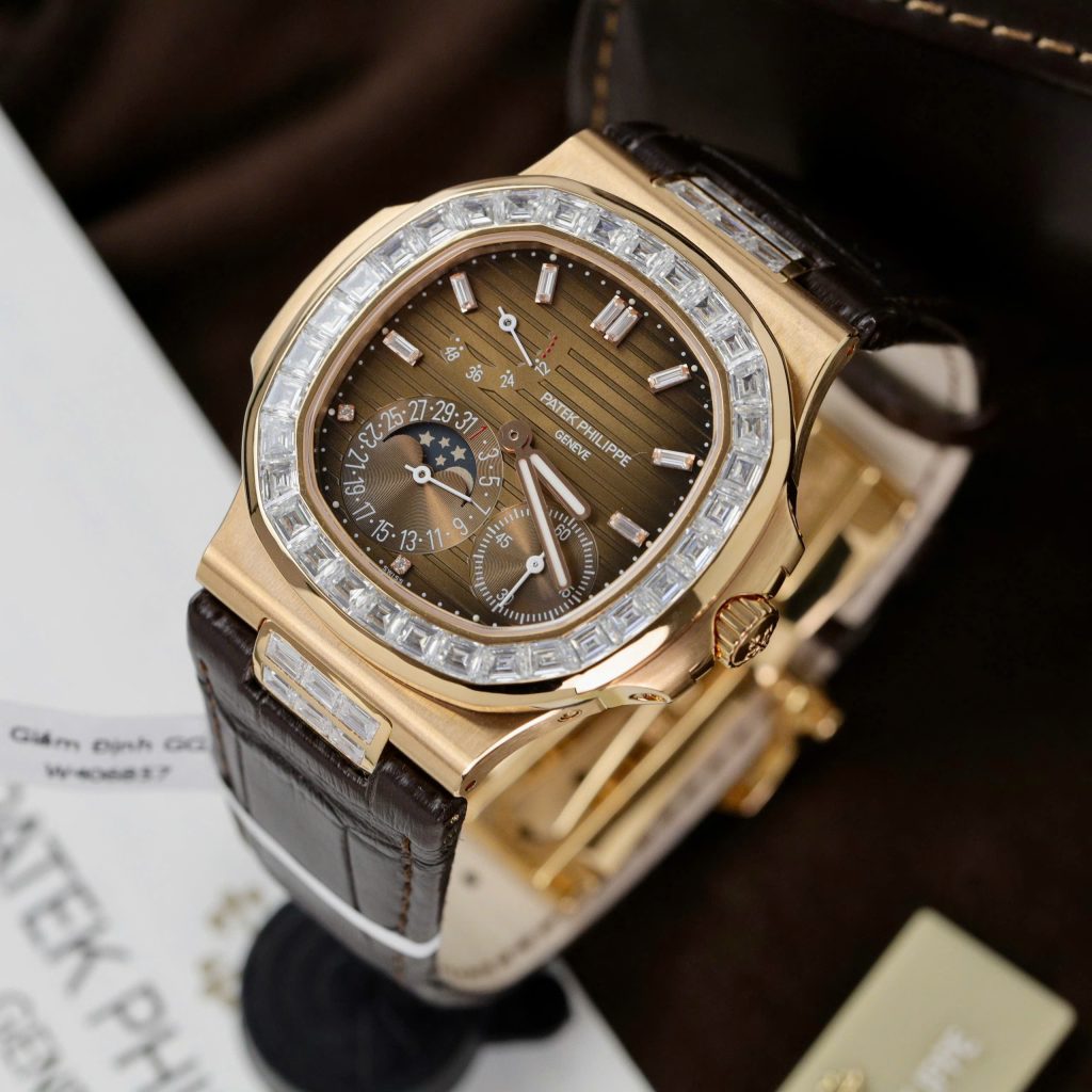 Patek Philippe Nautilus 5724 Best Replica Watch Custom Gold Wrapped Moissanite Diamonds PPF Factory 40mm (2)