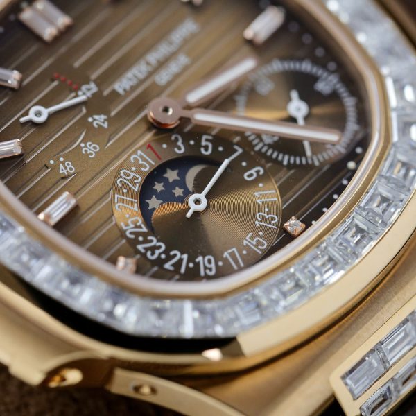 Patek Philippe Nautilus 5724 Best Replica Watch Custom Gold Wrapped Moissanite Diamonds PPF Factory 40mm (2)