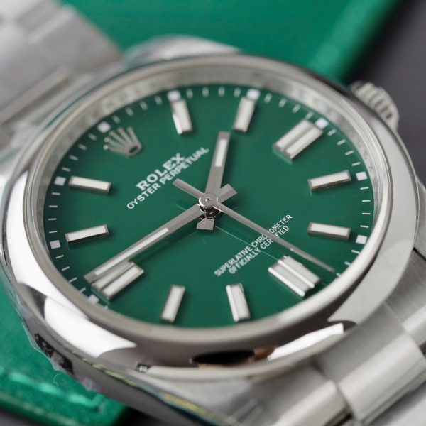 Rolex Oyster Perpetual 124300 Best Replica Watches Green Dial VS Factory 41mm (2)