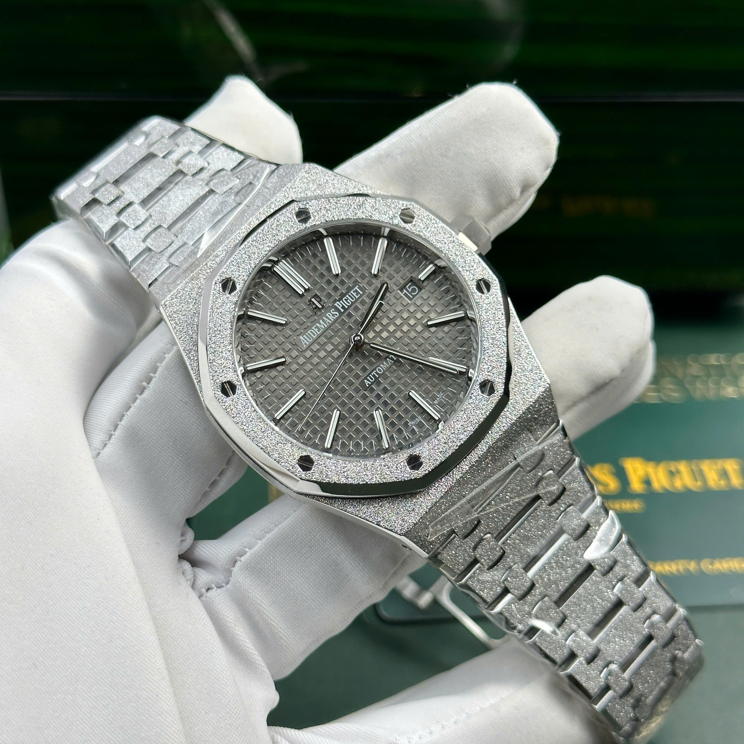 Audemars Piguet Royal Oak 15410 Frosted Gold Replica 11 Watch Gray Dial APS Factory 41mm (2) Audemars Piguet Royal Oak 15410 Frosted Gold Replica 11 Watch Gray Dial APS Factory 41mm (2)